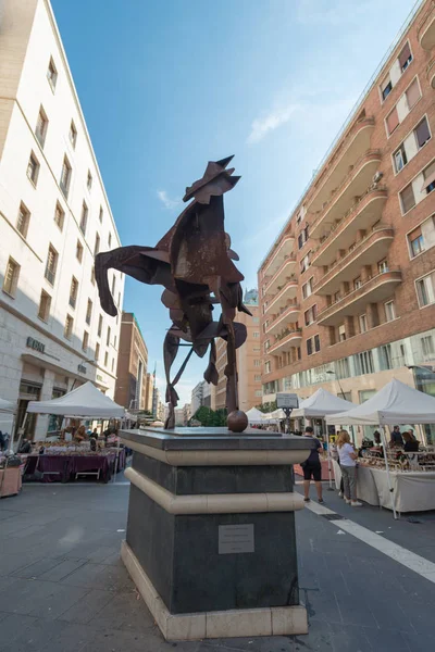 Napoli, İtalya, Toledo Caddesi 'ndeki Toledo Şövalyesi Anıtı. Il ca