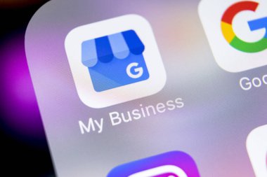 Sankt-Petersburg, Rusya, 7 Mart 2018: Google My iş uygulama simgesi üzerinde Apple iphone X ekran yakın çekim. Google My Bysiness simgesi. Google İş başvurum. Sosyal medya ağı