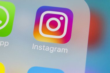 Sankt-Petersburg, Rusya, 13 Mart 2018: Instagram uygulama simgesi Apple iphonex smartphone ekran yakın çekim. Instagram app simgesi. Sosyal medya simge. Sosyal ağ