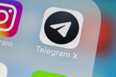 Sankt-Petersburg, Rusya, 13 Mart 2018: Telgraf X uygulama simgesi üzerinde Apple iphone X ekran yakın çekim. Telgraf X app simgesi. Telgraf X bir online sosyal medya sosyal ağdır. Sosyal medya uygulaması