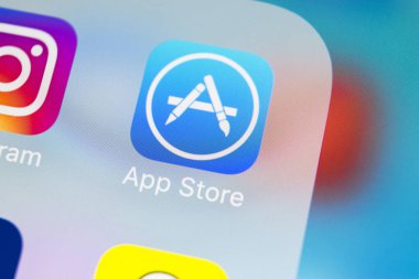 Sankt-Petersburg, Rusya, 14 Mart 2018: Apple store uygulama simgesi Apple iphone X smartphone ekran yakın çekim. Mobil uygulama simgesi app Store. Sosyal ağ