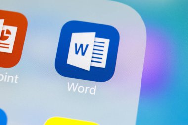Sankt-Petersburg, Rusya, özetinde 14, 2018: Microsoft word uygulama simgesi Apple iphone X ekran yakın çekim. Microsoft office word simgesini. Microsoft office üstünde hareket eden telefon. Sosyal medya