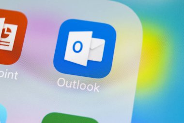 Sankt-Petersburg, Rusya, 14 Mart 2018: Microsoft Outlook office uygulama simgesini Apple iphone X ekran yakın çekim. Microsoft outlook app simgesi. Microsoft Outlook uygulama. Sosyal medya ağı