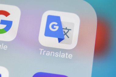 Sankt-Petersburg, Rusya, 15 Mart 2018: Google Translate uygulama simgesi üzerinde Apple iphone X ekran yakın çekim. Google Translate simgesi. Google Translate uygulama. Sosyal medya ağı