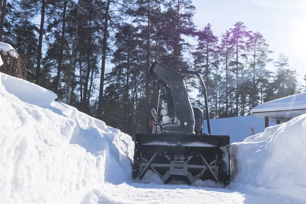 Egy Téli Napon Munkahelyi Snowblower Snowplow Eltávolítása Után Blizzard Tisztás — Stock Fotó
