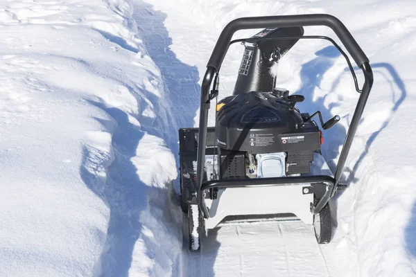 Egy Téli Napon Munkahelyi Snowblower Snowplow Eltávolítása Után Blizzard Tisztás — Stock Fotó