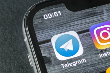 Sankt-Petersburg, Rusya, 11 Nisan 2018: Telgraf uygulama simgesi üzerinde Apple iphone X ekran yakın çekim. Telgraf app simgesi. Telgraf bir online sosyal medya sosyal ağdır. Sosyal medya uygulaması