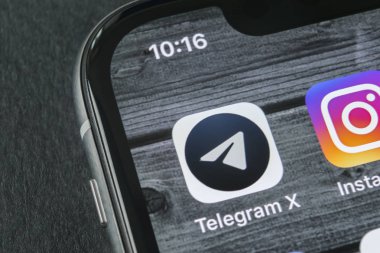Sankt-Petersburg, Rusya, 11 Nisan 2018: Telgraf X uygulama simgesi üzerinde Apple iphone X ekran yakın çekim. Telgraf X app simgesi. Telgraf X bir online sosyal medya sosyal ağdır. Sosyal medya uygulaması