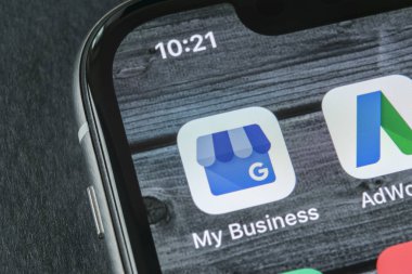 Sankt-Petersburg, Rusya, 11 Nisan 2018: Google My iş uygulama simgesi üzerinde Apple iphone X ekran yakın çekim. Google My Bysiness simgesi. Google İş başvurum. Sosyal medya ağı