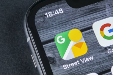 Sankt-Petersburg, Rusya, 12 Nisan 2018: Google Street View Apple iphone X ekran yakın çekim uygulama simgesi. Google Streetview app simgesi. Google Street view uygulama. Sosyal medya ağı