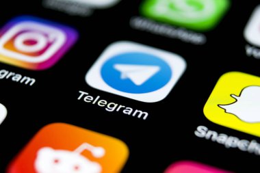 Sankt-Petersburg, Rusya, 12 Nisan 2018: Telgraf uygulama simgesi üzerinde Apple iphone X ekran yakın çekim. Telgraf app simgesi. Telgraf bir online sosyal medya sosyal ağdır. Sosyal medya uygulaması
