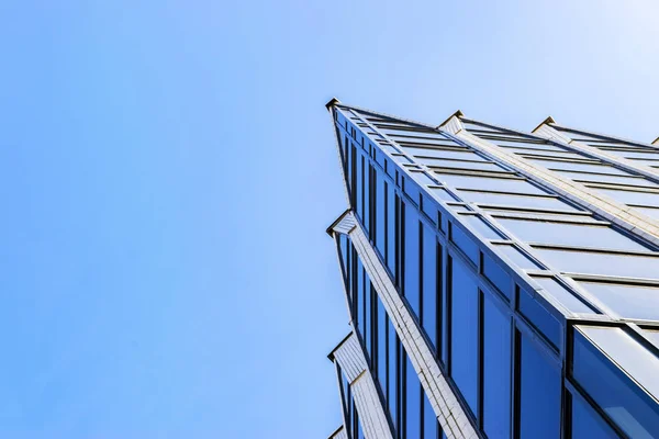 Details Der Außenseite Des Bürogebäudes Die Skyline Von Geschäftsgebäuden Blickt — Stockfoto