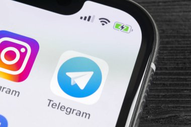 Sankt-Petersburg, Rusya, 27 Nisan 2018: Telgraf uygulama simgesi üzerinde Apple iphone X ekran yakın çekim. Telgraf app simgesi. Telgraf bir online sosyal medya sosyal ağdır. Sosyal medya uygulaması