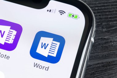 Sankt-Petersburg, Aprill 27, 2018: Microsoft word uygulama simgesi Apple iphone X ekran yakın çekim. Microsoft office word simgesini. Microsoft office üstünde hareket eden telefon. Sosyal medya