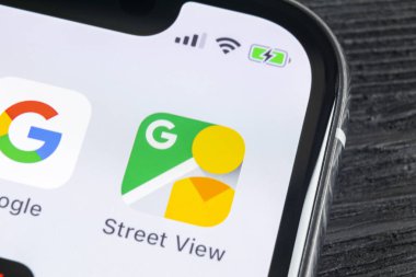 Sankt-Petersburg, Rusya, 27 Nisan 2018: Google Street View Apple iphone X ekran yakın çekim uygulama simgesi. Google Streetview app simgesi. Google Street view uygulama. Sosyal medya ağı