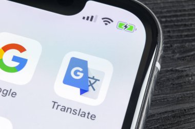 Sankt-Petersburg, Rusya, 27 Nisan 2018: Google Translate uygulama simgesi üzerinde Apple iphone X ekran yakın çekim. Google Translate simgesi. Google Translate uygulama. Sosyal medya ağı