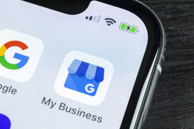 Sankt-Petersburg, Rusya, 27 Nisan 2018: Google My iş uygulama simgesi üzerinde Apple iphone X ekran yakın çekim. Google My Bysiness simgesi. Google İş başvurum. Sosyal medya ağı