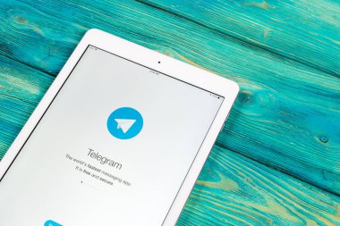 Sankt-Petersburg, Rusya, 1 Nisan 2018: Telgraf uygulama simgesi Apple ipad ekran yakın çekim. Telgraf app simgesi. Telgraf bir online sosyal medya sosyal ağdır. Sosyal medya uygulaması