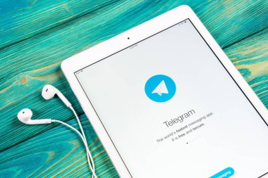 Sankt-Petersburg, Rusya, 2 Nisan 2018: Telgraf uygulama simgesi Apple ipad ekran yakın çekim. Telgraf app simgesi. Telgraf bir online sosyal medya sosyal ağdır. Sosyal medya uygulaması