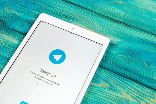 Sankt-Petersburg, Rusya, 1 Nisan 2018: Telgraf uygulama simgesi Apple ipad ekran yakın çekim. Telgraf app simgesi. Telgraf bir online sosyal medya sosyal ağdır. Sosyal medya uygulaması