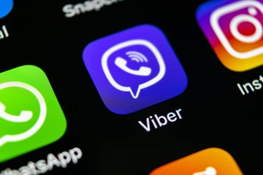 Sankt-Petersburg, Rusya, 10 Mayıs 2018: Viber uygulama simgesi üzerinde Apple iphone X smartphone ekran yakın çekim. Viber app simgesi. Sosyal medya simge. Sosyal ağ