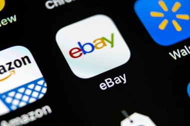 Sankt-Petersburg, Rusya, 10 Mayıs 2018: ebay uygulama simgesi üzerinde Apple iphone X ekran yakın çekim. eBay app simgesi. en büyük online açık artırma ve Web siteleri alışveriş ebay.com olduğunu.