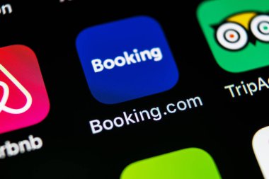 Sankt-Petersburg, Rusya, 10 Mayıs 2018: Booking.com uygulama simgesi üzerinde Apple iphone X ekran yakın çekim. Rezervasyon app simgesi. Booking.com. sosyal medya app. sosyal ağ
