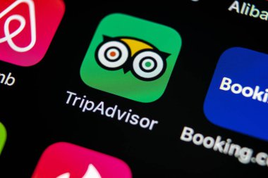 Sankt-Petersburg, Rusya Federasyonu, 10 Mayıs: Tripadvisor uygulama simgesi üzerinde Apple iphone X ekran yakın çekim. TripAdvisor.com app simgesi. Sosyal medya ağı. Sosyal medya uygulaması