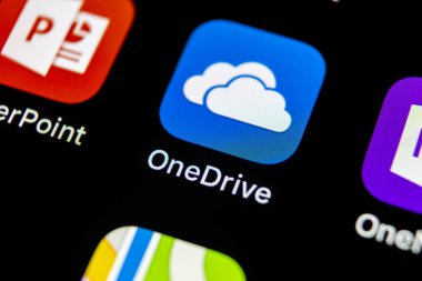 Sankt-Petersburg, Rusya, 10 Mayıs 2018: Microsoft Onedrive uygulama simgesi üzerinde Apple iphone X ekran yakın çekim. Microsoft onedrive app simgesi. Microsoft office Onedrive uygulama. Sosyal medya ağı