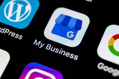 Sankt-Petersburg, Rusya, 10 Mayıs 2018: Google My iş uygulama simgesi üzerinde Apple iphone X ekran yakın çekim. Google My Bysiness simgesi. Google İş başvurum. Sosyal medya ağı