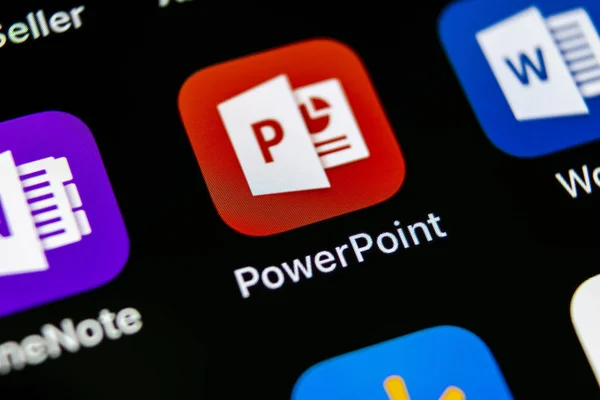 圣彼得堡 俄罗斯 2018年5月10日 微软办公室 Powerpoint 应用程序图标苹果 Iphone 屏幕特写 Powerpoint 应用程序图标 — 图库照片