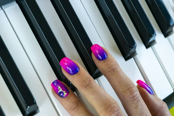 Woman Hands Keyboard Piano Closeup Hands Musician Playing Piano Top — Stock Photo, Image