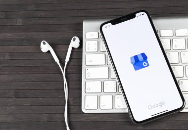 Sankt-Petersburg, Rusya, 2 Haziran 2018: Google My iş uygulama simgesi üzerinde Apple iphone X ekran yakın çekim. Google My iş simgesi. Google İş başvurum. Sosyal medya ağı