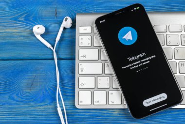 Sankt-Petersburg, Rusya, 2 Haziran 2018: Telgraf X uygulama simgesi üzerinde Apple iphone X ekran yakın çekim. Telgraf X app simgesi. Telgraf X bir online sosyal medya sosyal ağdır. Sosyal medya uygulaması