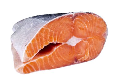 Beyaz arka plan üzerinde izole taze somon steak. Somon kırmızı balık biftek. Büyük kazık somon Steak. Büyük organik biftek dizilmiş somon. Büyük parçaları çiğ somon.