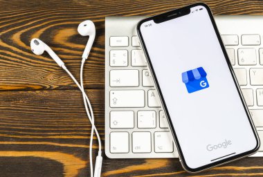 Sankt-Petersburg, Rusya, 2 Haziran 2018: Google My iş uygulama simgesi üzerinde Apple iphone X ekran yakın çekim. Google My iş simgesi. Google İş başvurum. Sosyal medya ağı