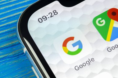 Sankt-Petersburg, Rusya, 20 Haziran 2018: Google arama uygulama simgesi Apple iphone X smartphone ekran yakın çekim. Google app simgesi. Sosyal ağ. Sosyal medya simge