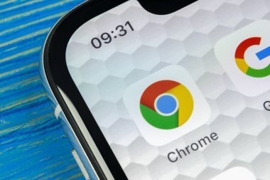 Sankt-Petersburg, Rusya, 20 Haziran 2018: Google Chrome uygulama simgesi üzerinde Apple iphone X ekran yakın çekim. Google Chrome app simgesi. Google Chrome uygulama. Sosyal medya ağı