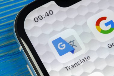 Sankt-Petersburg, Rusya, 20 Haziran 2018: Google Translate uygulama simgesi üzerinde Apple iphone X ekran yakın çekim. Google Translate simgesi. Google Translate uygulama. Sosyal medya ağı