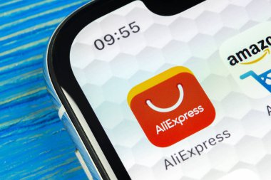 Sankt-Petersburg, Rusya, 20 Haziran 2018: Aliexpress uygulama simgesi üzerinde Apple iphone X smartphone ekran yakın çekim. Aliexpress app simgesi. Aliexpress.com popüler e-ticaret uygulaması var. Sosyal medya simge
