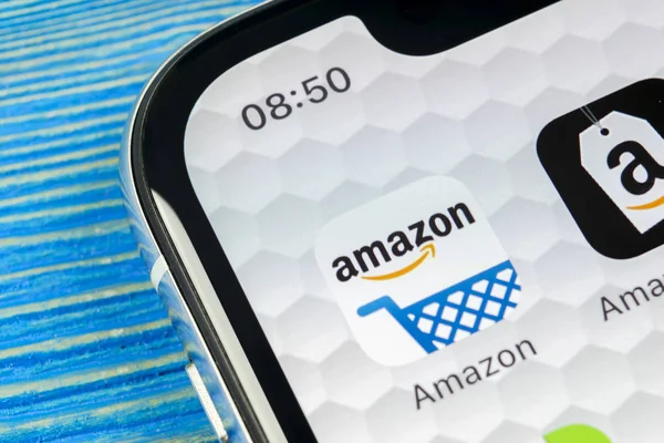 Sankt-petersburg, russland, 20. juni 2018: amazon shopping application icon auf Apple iphone x screen close-up. Amazon Shopping App Icon. amazon mobile Anwendung. Social Media Netzwerk — Stockbild Sankt Petersburg Russland Juni 2018 Amazon Shopping Application Icon Auf — Stockfoto