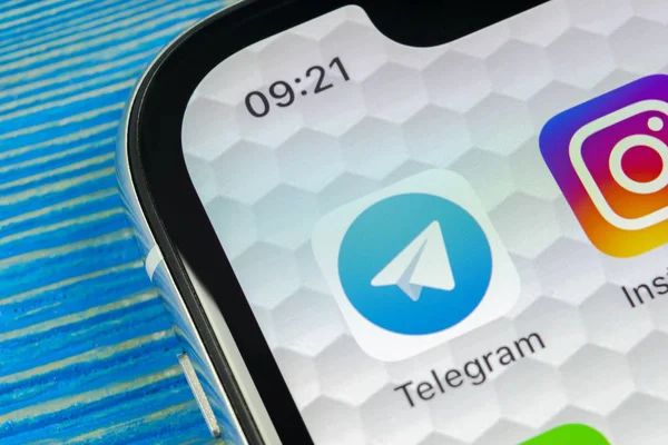 Sankt-petersburg, russland, 20. juni 2018: telegramm application icon auf Apple iphone x screen close-up. Telegramm-App-Symbol. telegram ist ein soziales Online-Netzwerk. Social Media App — Stockbild Sankt Petersburg Russland Juni 2018 Telegramm Application Icon Auf Apple — Stockfoto