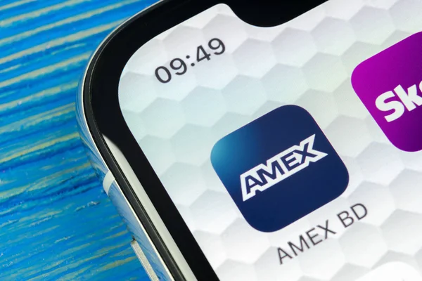 Sankt-petersburg, russland, 20. juni 2018: amex applikationssymbol auf Apple iphone x smartphone screen close-up. amex App-Symbol. American Express ist ein elektronisches Online-Zahlungssystem. — Stockbild Sankt Petersburg Russland Juni 2018 Amex Applikationssymbol Auf Apple Iphone — Stockfoto