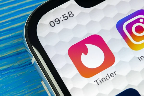 Sankt Petersburg Ryssland Juni 2018 Tinder Applikationens Ikon Apple Iphone — Stockfoto