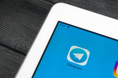 Sankt-Petersburg, Rusya, 6 Temmuz 2018: Telgraf uygulama simgesi Apple ipad Pro ekran yakın çekim. Telgraf app simgesi. Telgraf bir online sosyal medya sosyal ağdır. Sosyal medya uygulaması