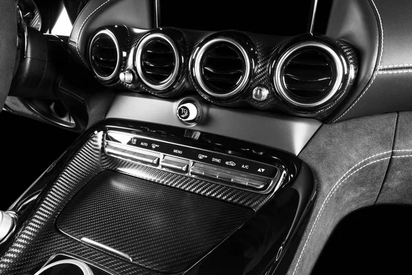 Belüftungsdeck Luxuriösen Modernen Auto Interieur Moderne Details Innenraum Mit Ledernähten — Stockfoto