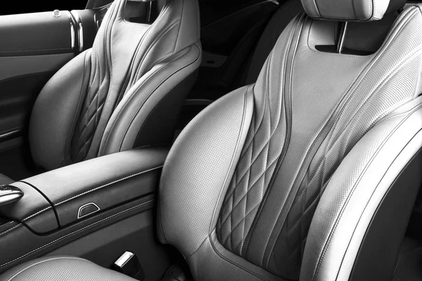 Moderní Luxusní Auto Uvnitř Interiér Moderní Auto Prestiž Pohodlné Kožené — Stock fotografie