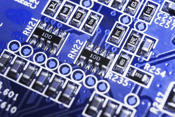 Macro Disparo Una Placa Circuito Con Resistencias Microchips Componentes Electrónicos — Foto de Stock