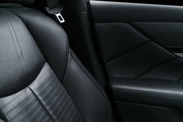 Moderno Coche Lujo Negro Perforado Interior Cuero Parte Los Detalles — Foto de Stock