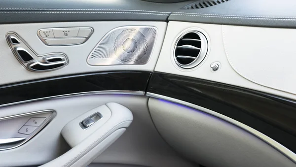 Ventilace Paluby Luxusní Interiér Vozu Klika Moc Sedadlo Ovládací Tlačítka — Stock fotografie